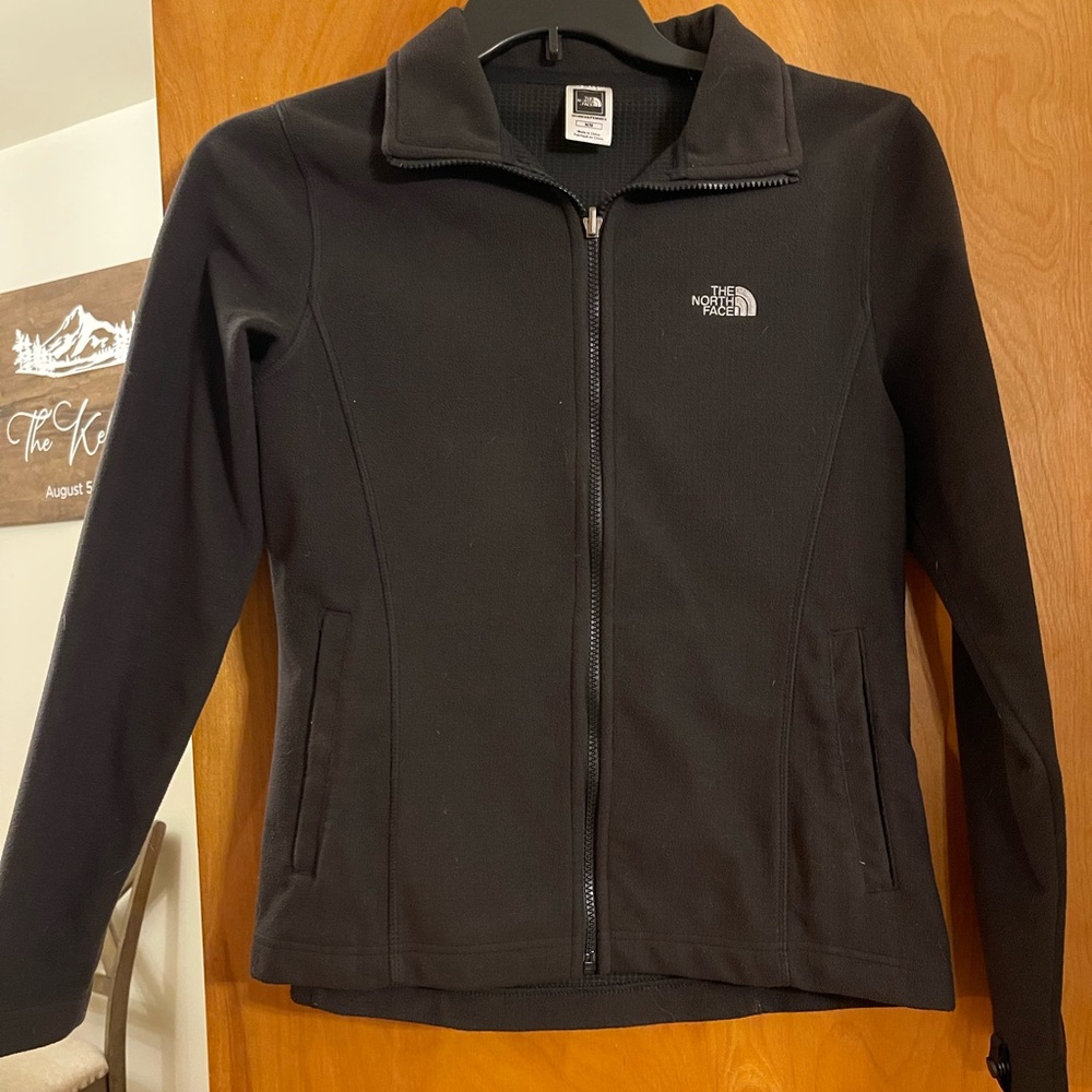 Like new women’s size medium black North Face fleece